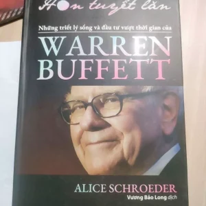 Sách - Hòn tuyết lăn. Những triết lý sống và đầu tư vượt thời gian của Warren Buffett (tái bản năm 2024)