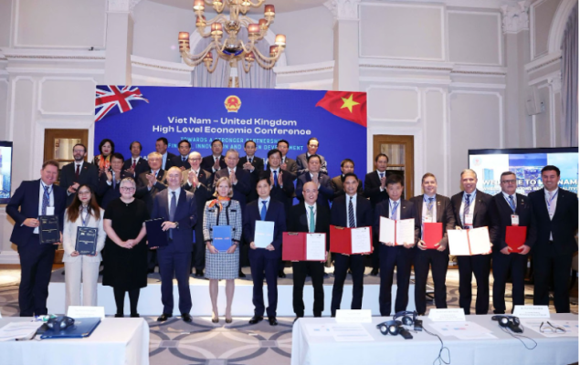 FPT hợp tác Chelsea