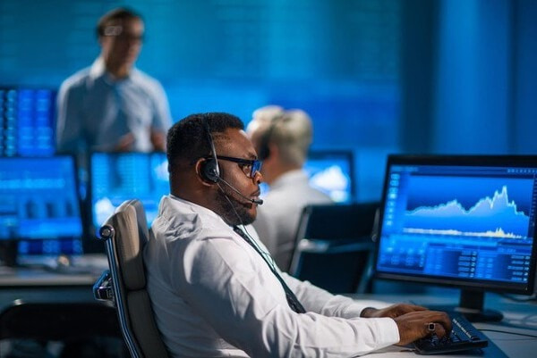 khối ngoại bán ròng