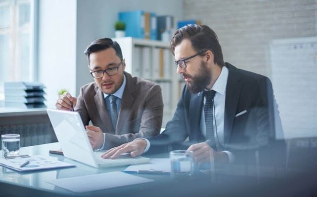 khối ngoại bán ròng